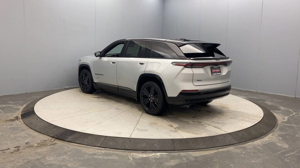 2024 Jeep Wagoneer S photo 4