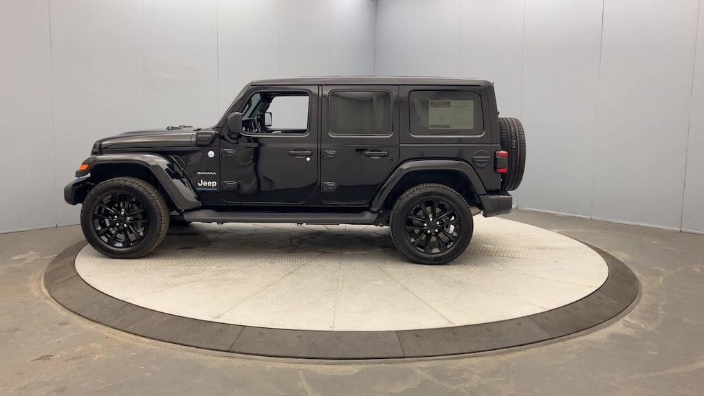 2023 Jeep Wrangler 4xe Sahara photo 2
