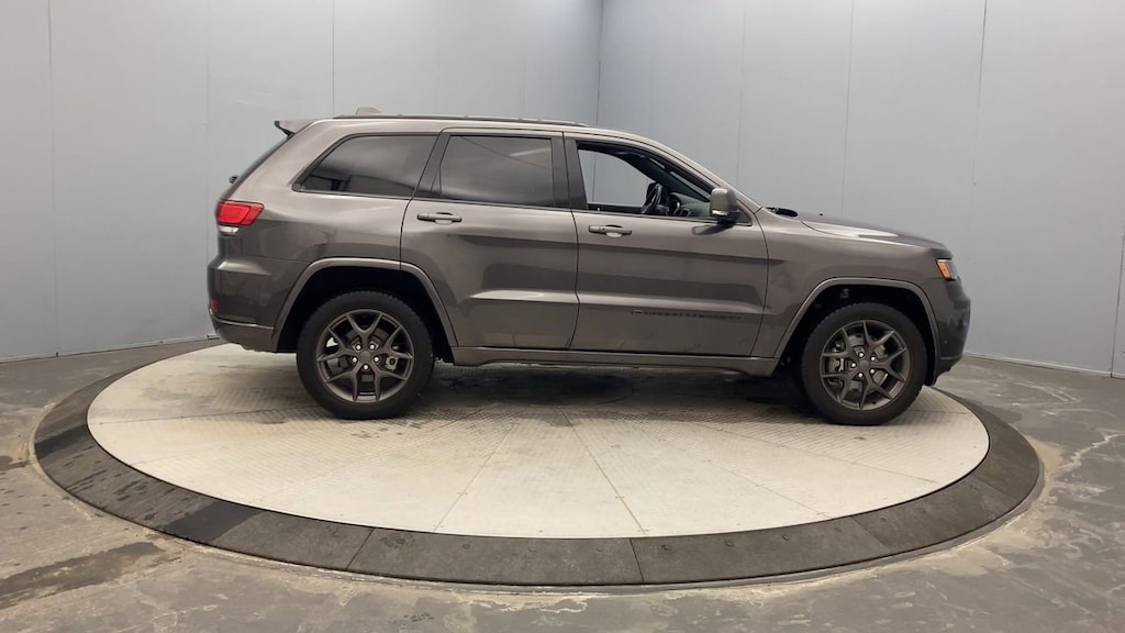 2021 Jeep Grand Cherokee Anniversary Edition photo 4