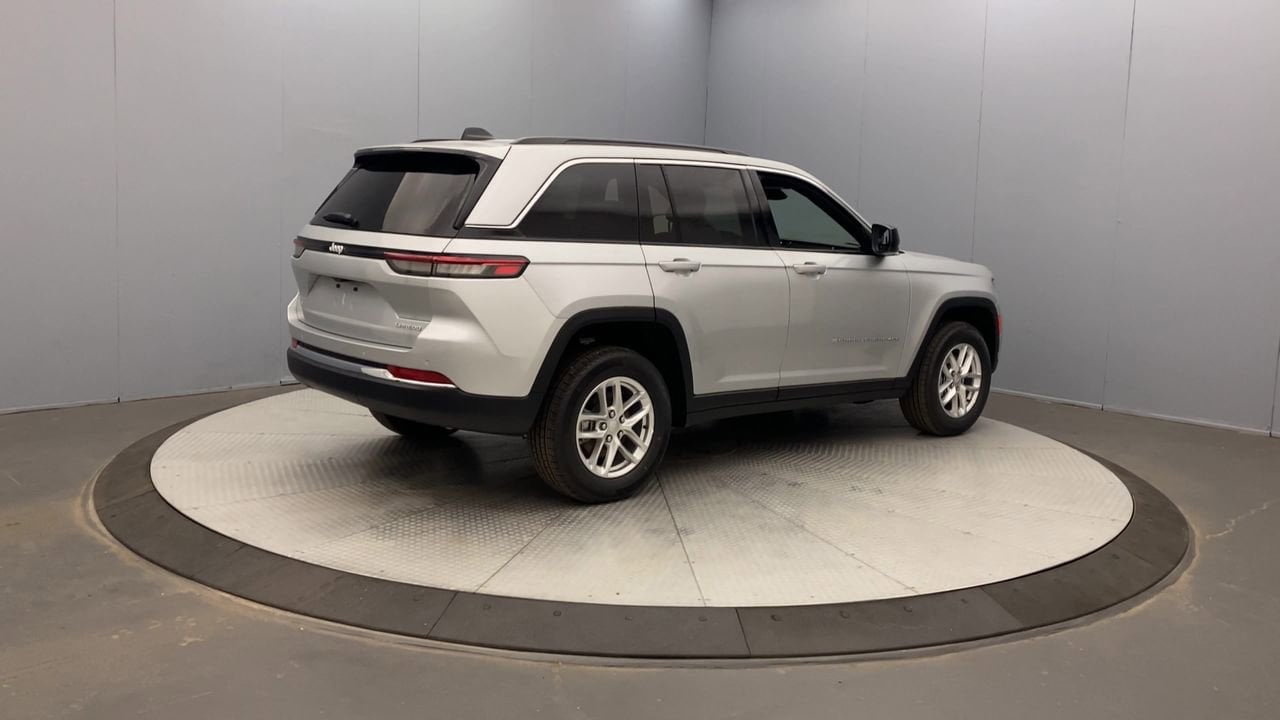 2025 Jeep Grand Cherokee Laredo - Photo 4