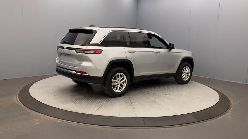 New 2025 Jeep Grand Cherokee LAREDO X 4X4 Sport Utility