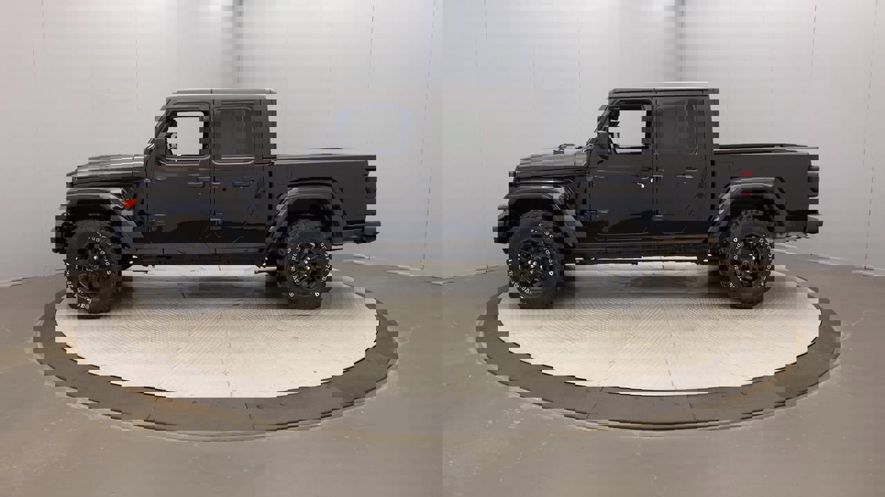 2024 Jeep Gladiator Willys photo 2