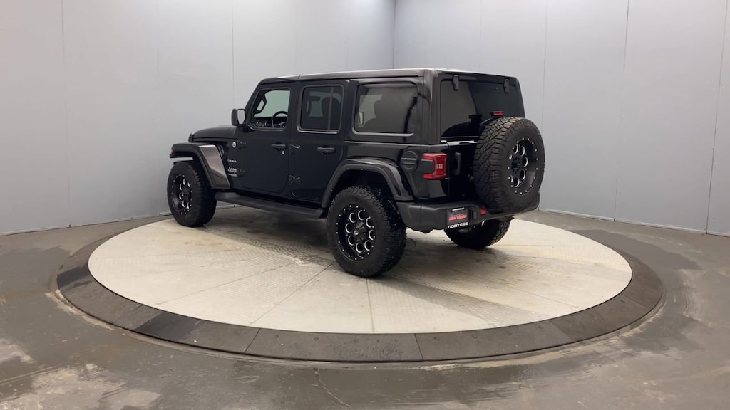 2022 Jeep Wrangler Unlimited Sahara photo 3