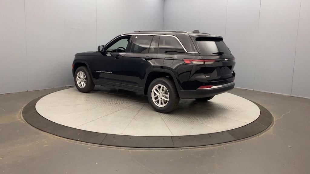 New 2025 Jeep Grand Cherokee LAREDO X 4X4 Sport Utility