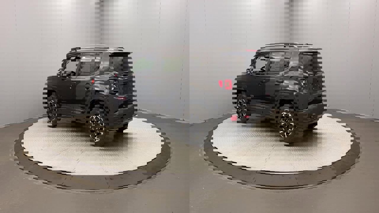 2023 Jeep Renegade Trailhawk photo 3