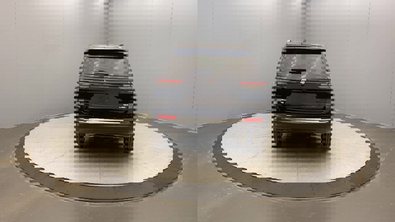 2025 Jeep Grand Cherokee Laredo photo 3