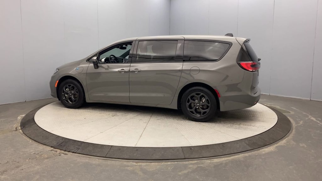 Used 2023 Chrysler Pacifica Hybrid Touring L Van