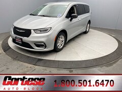 2024 Chrysler Pacifica Touring L Van
