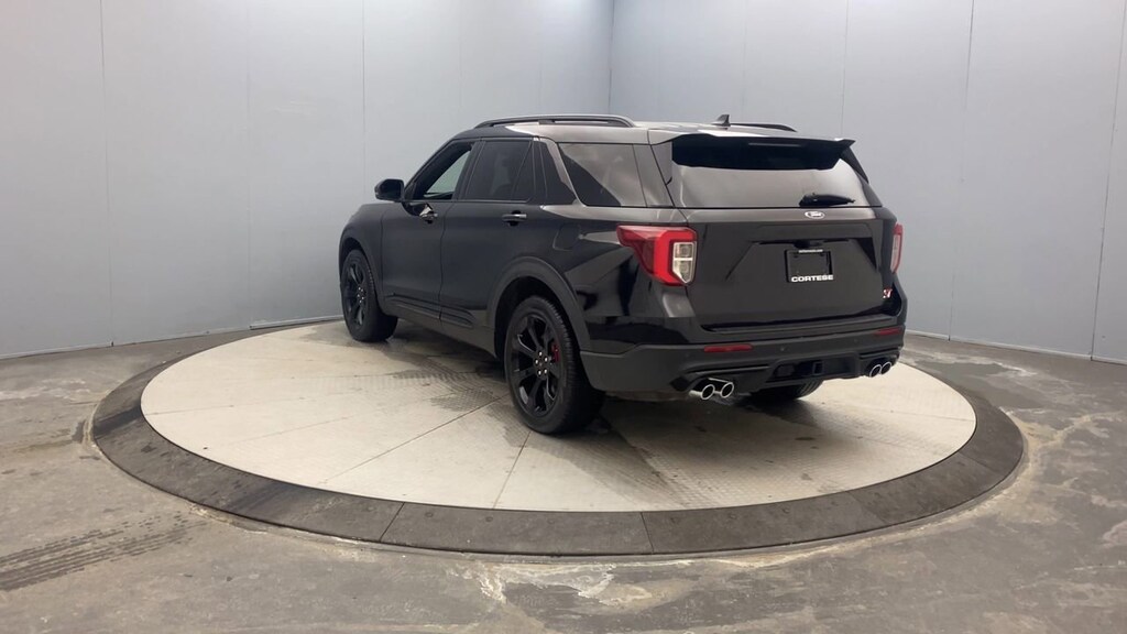 2023 Ford Explorer ST photo 4