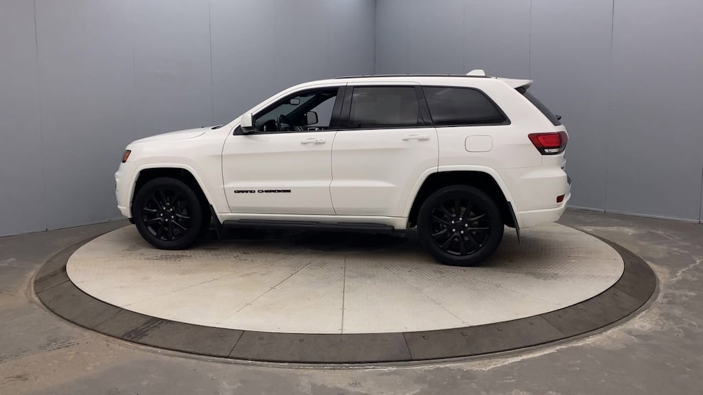 2018 Jeep Grand Cherokee Altitude photo 3