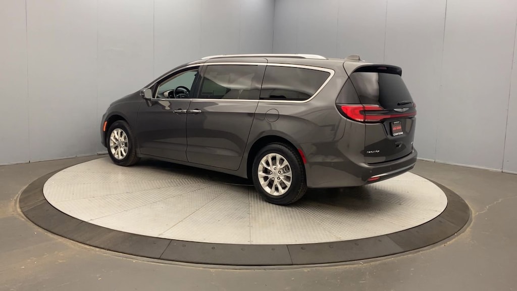 Used 2021 Chrysler Pacifica Touring L Van