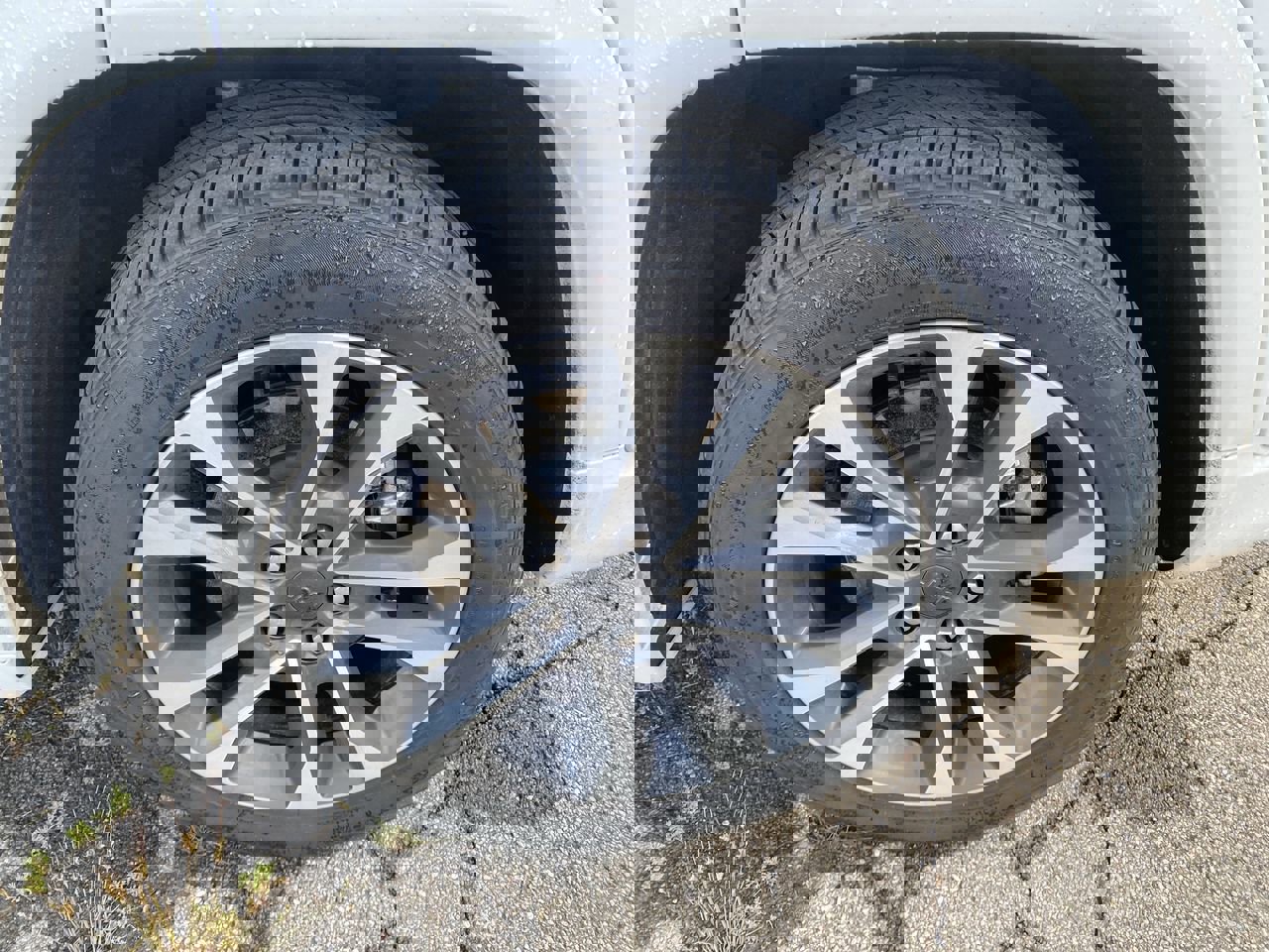 2023 Jeep Grand Cherokee Overland photo 2