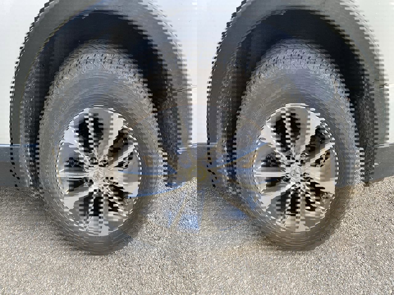 2016 Toyota RAV4 Hybrid XLE photo 2