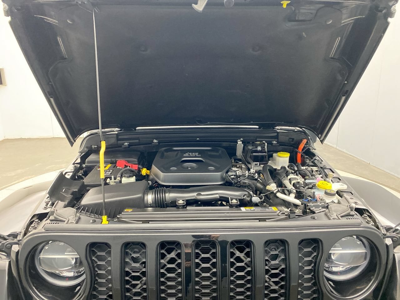 2022 Jeep Wrangler Unlimited High Altitude 4XE - Photo 11