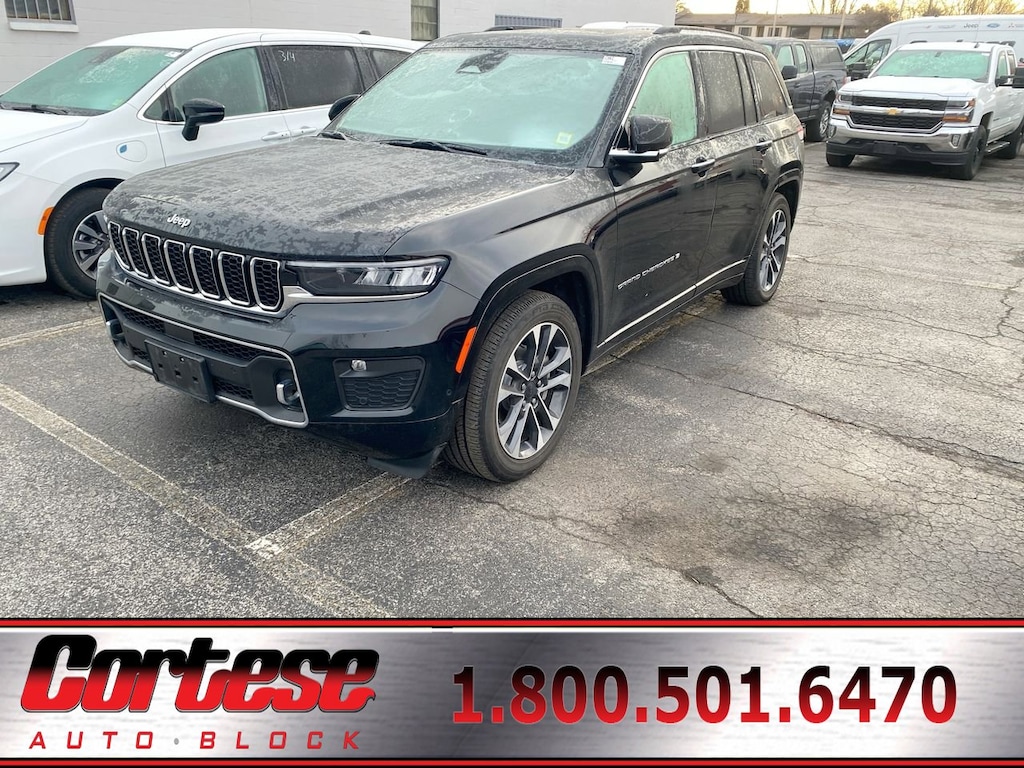 2023 Jeep Grand Cherokee Overland photo 2