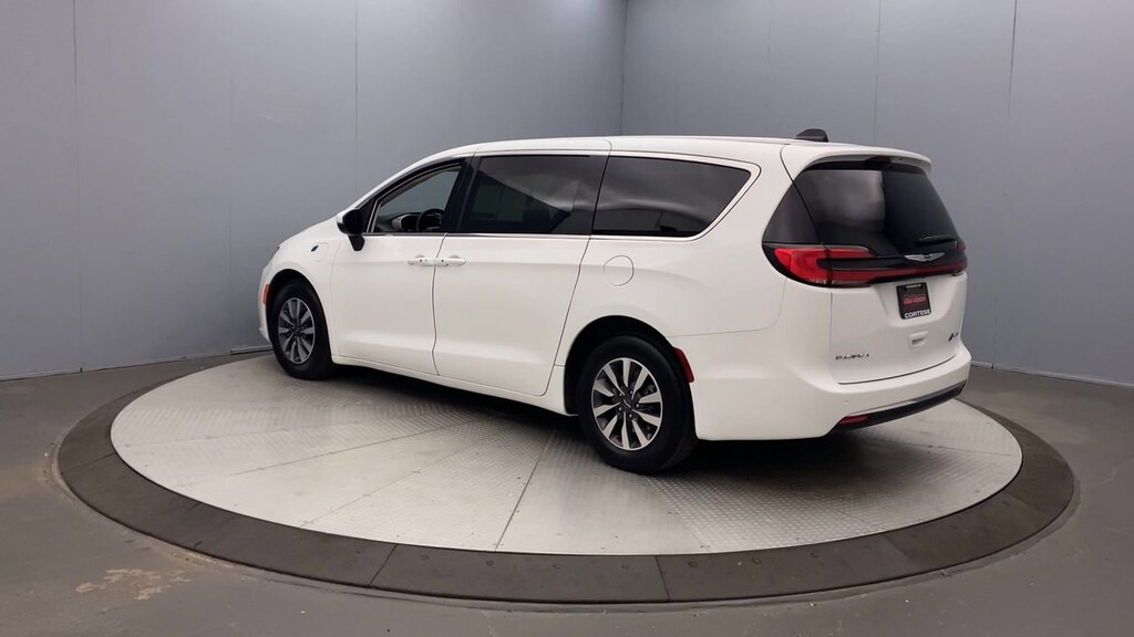 Used 2023 Chrysler Pacifica Hybrid Touring L Van