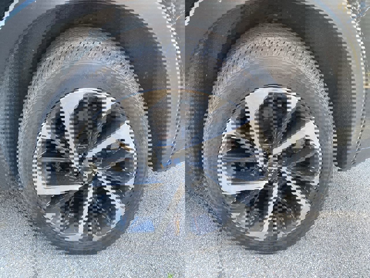 2022 Mitsubishi Outlander ES photo 2