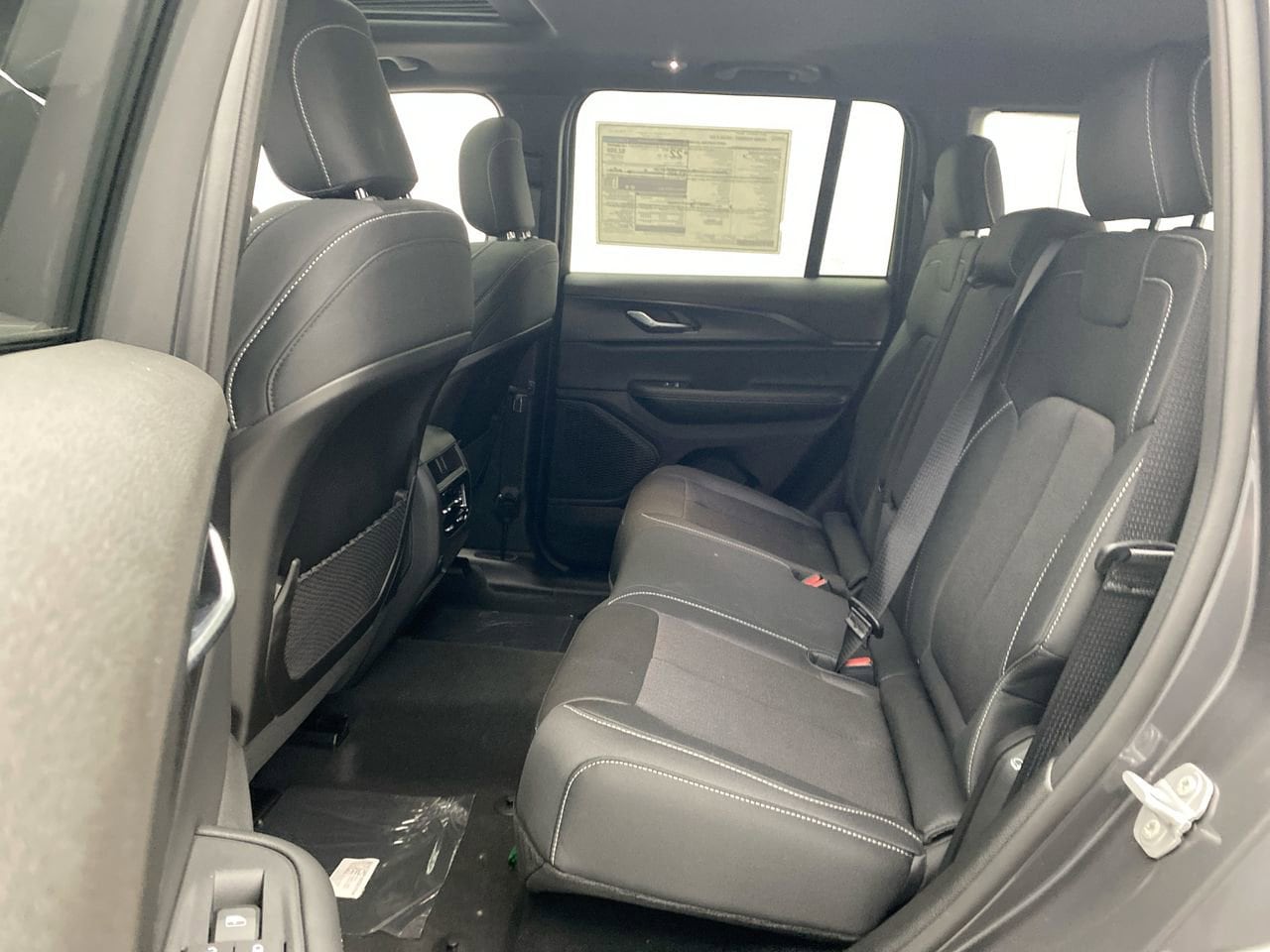2025 Jeep Grand Cherokee Laredo - Photo 22
