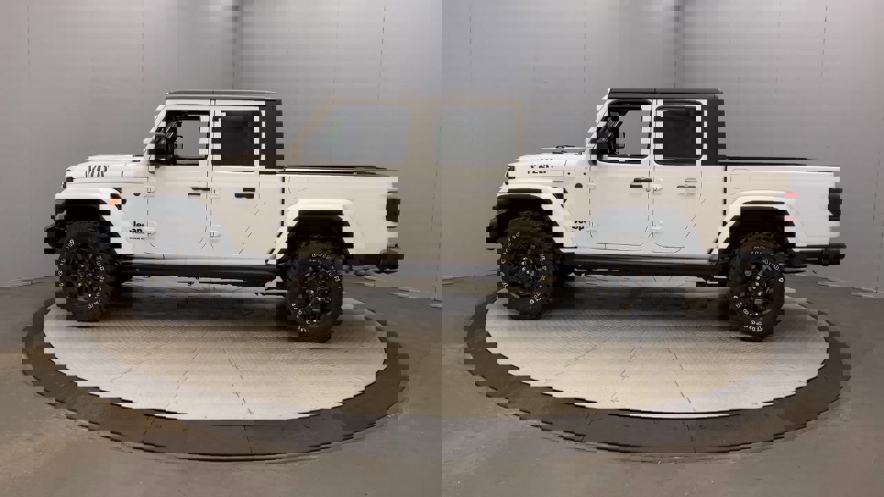 2025 Jeep Gladiator Willys photo 2