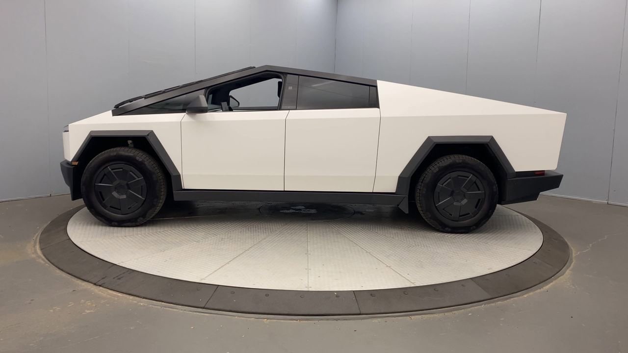 Used 2024 Tesla Cybertruck Base with VIN 7G2CEHED9RA032978 for sale in Rochester, NY