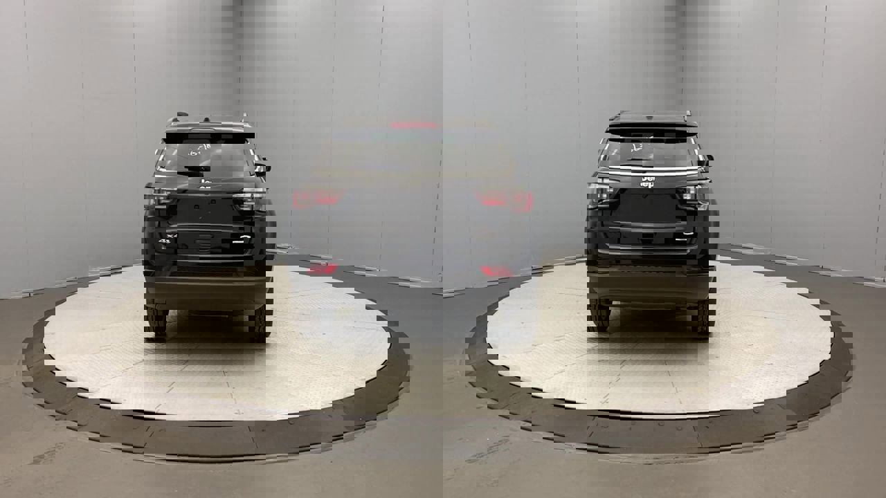 2022 Jeep Compass Latitude photo 3