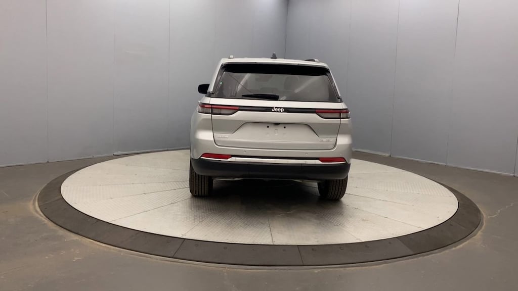 New 2025 Jeep Grand Cherokee LAREDO X 4X4 Sport Utility