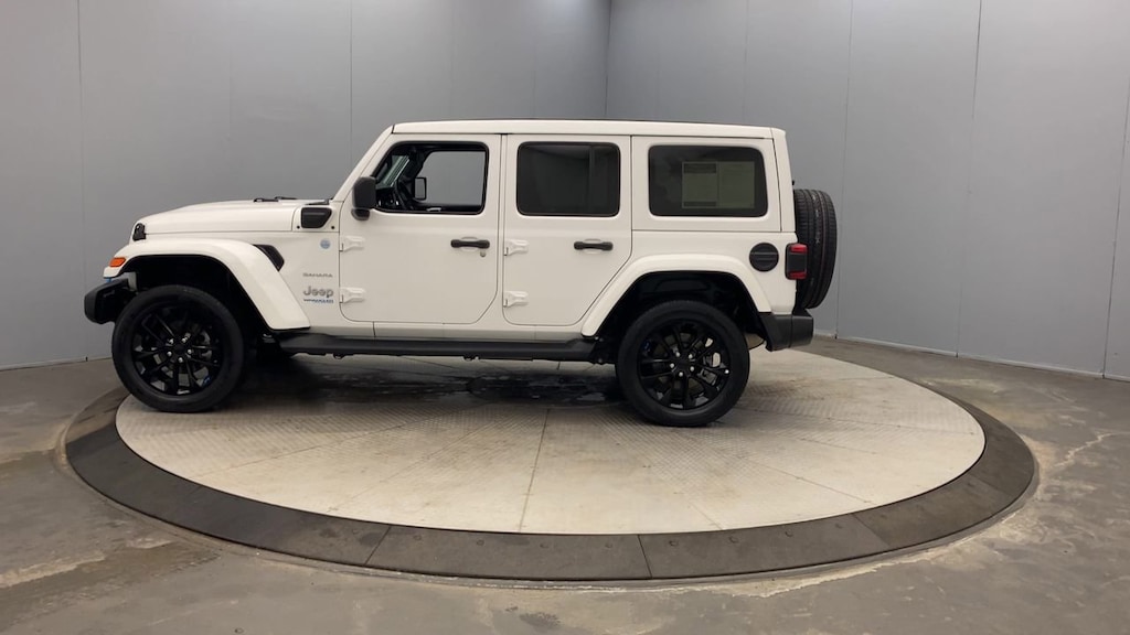 2022 Jeep Wrangler 4xe Unlimited Sahara photo 2