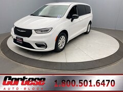 2026 Chrysler Pacifica SELECT Passenger Van