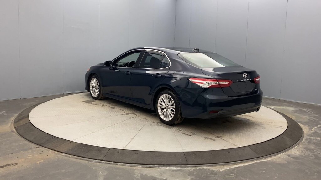 2019 Toyota Camry SE XLE photo 4