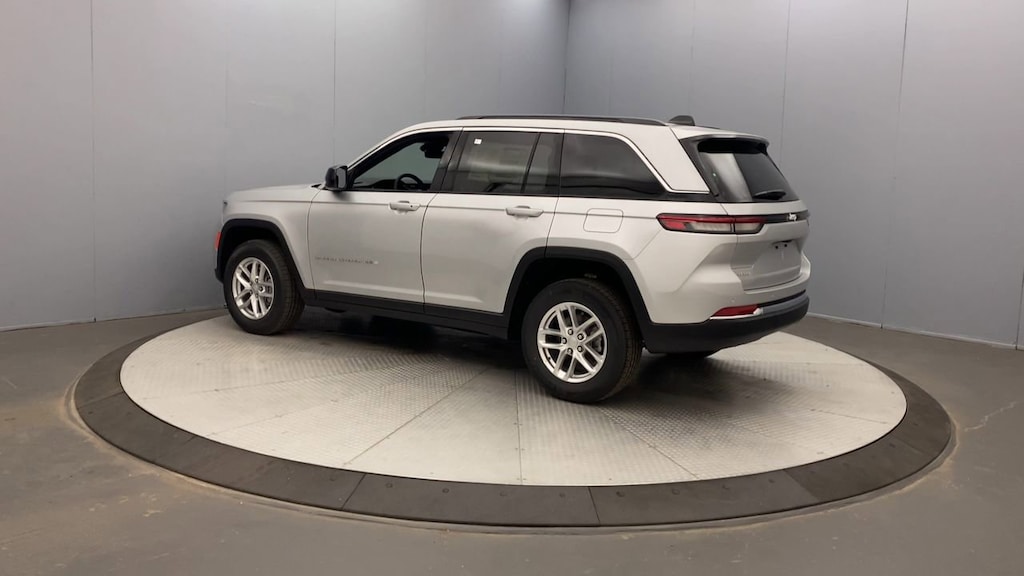 New 2025 Jeep Grand Cherokee LAREDO X 4X4 Sport Utility