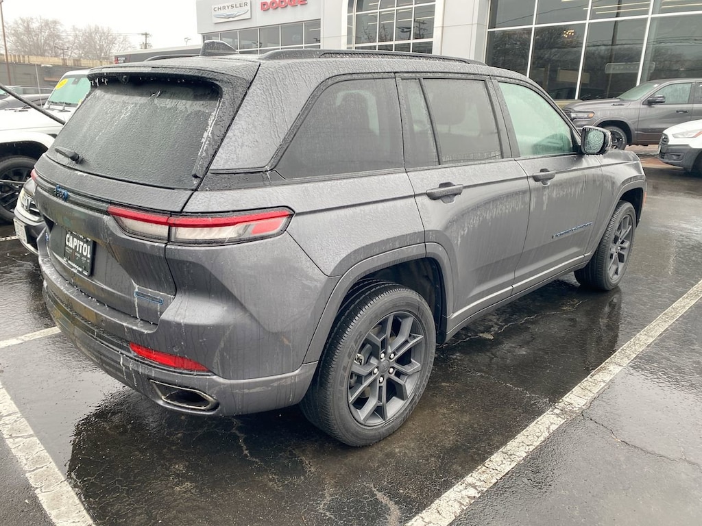 2023 Jeep Cherokee 80th Anniversary Edition photo 4