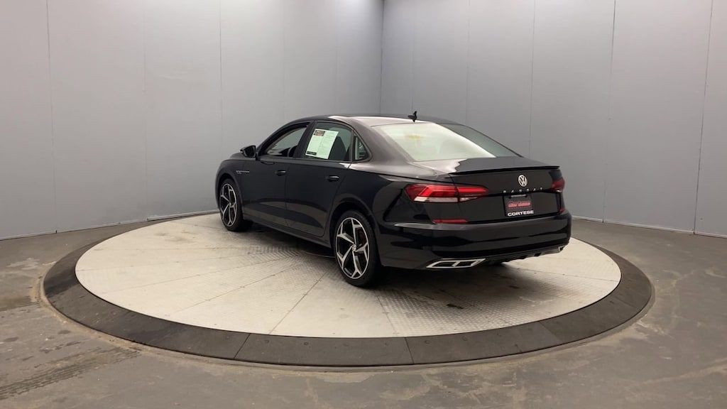 2020 Volkswagen Passat 2.0T R-Line photo 4