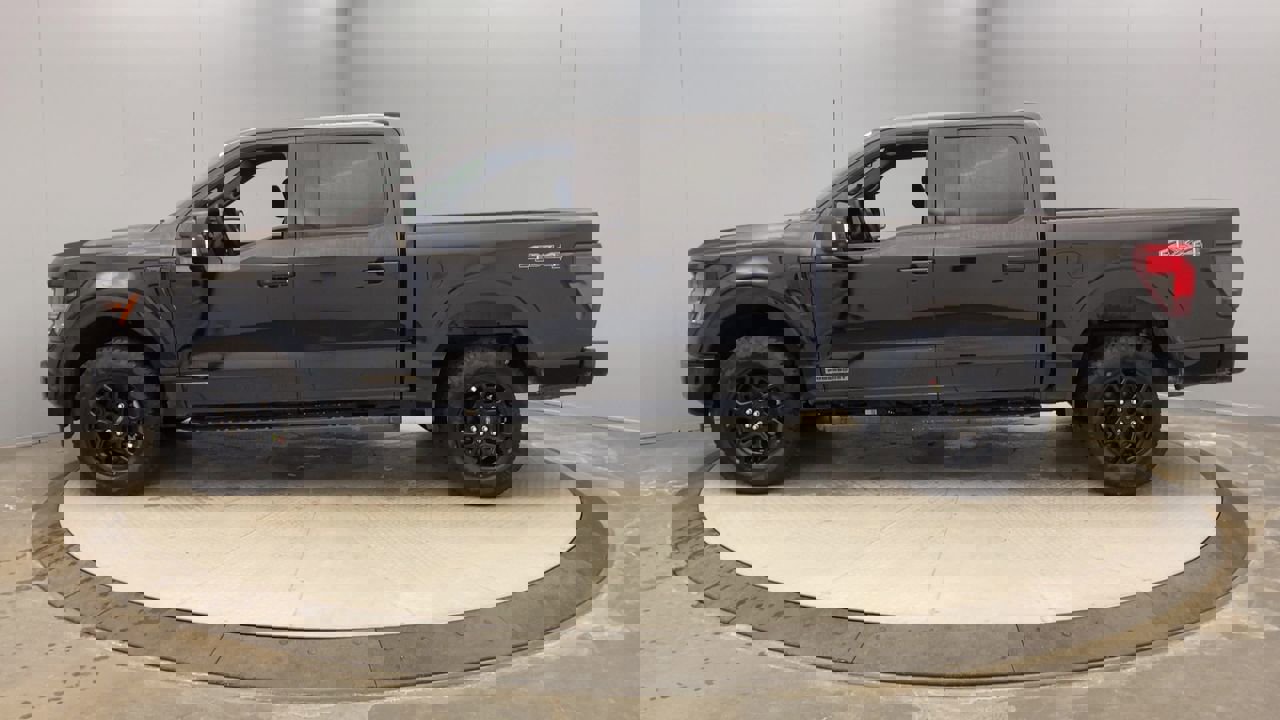 2025 Ford F-150 XLT photo 2