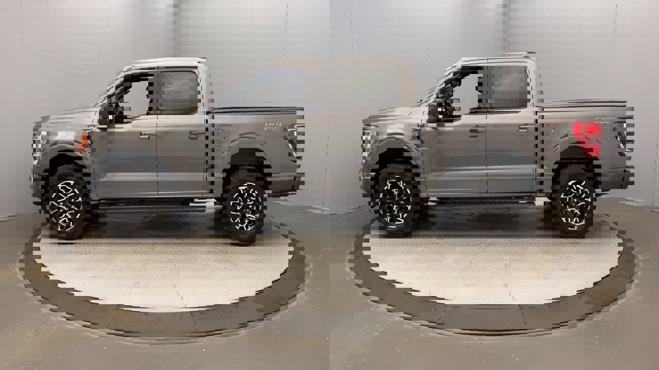 2021 Ford F-150 XLT photo 2