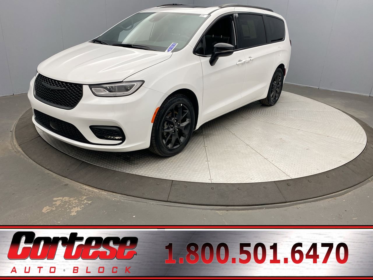 2025 Chrysler Pacifica Limited's photo