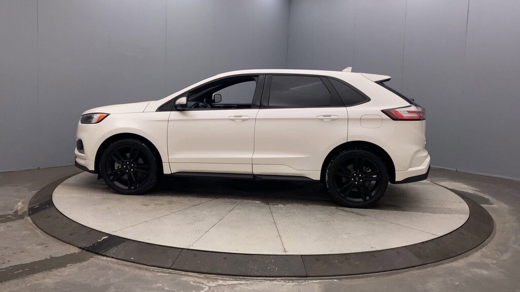 2019 Ford Edge ST photo 2