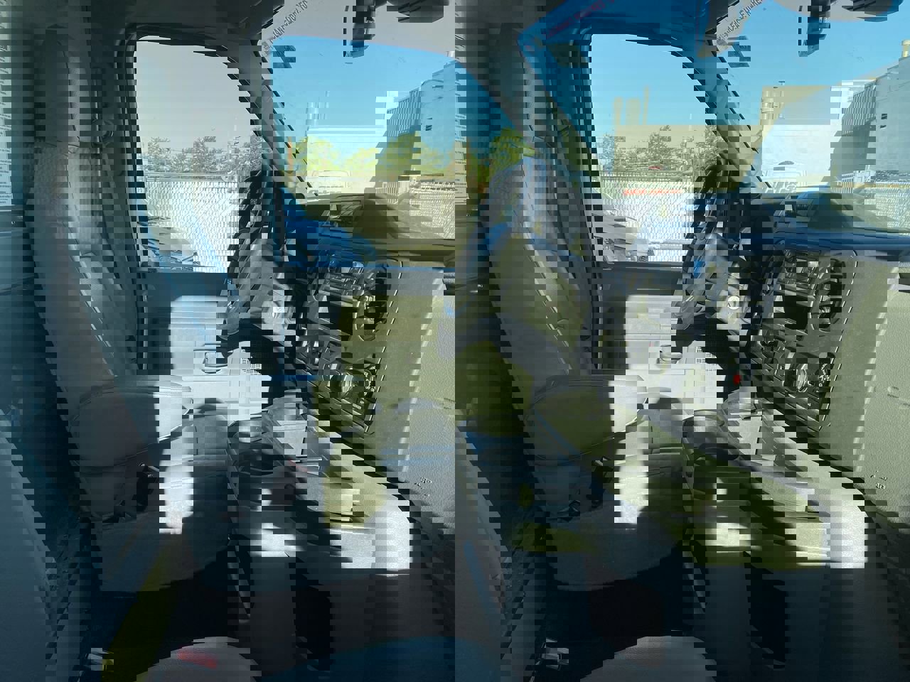 2023 Ford E-350 photo 4