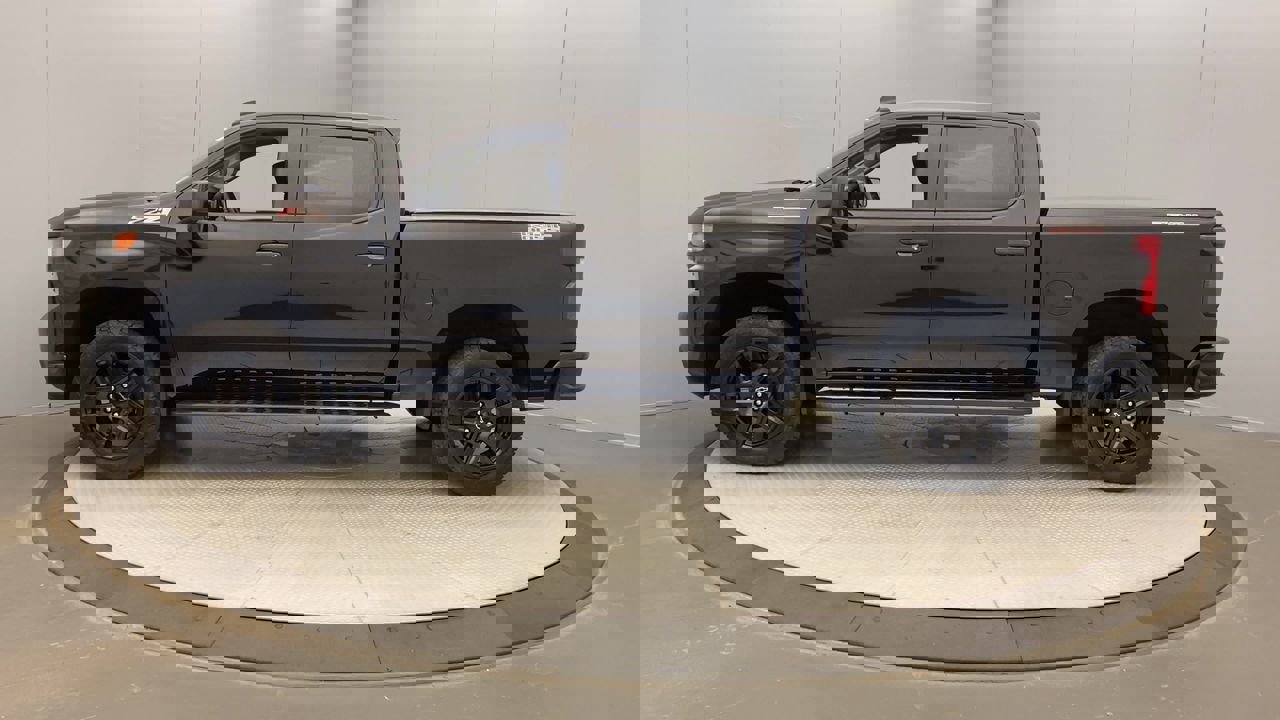 2021 Chevrolet Silverado 1500 Custom Trail Boss photo 2