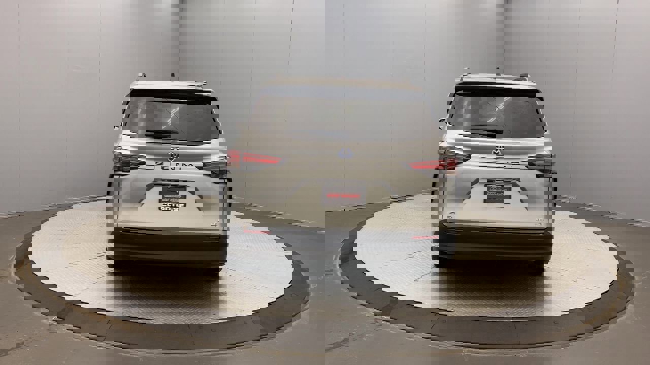 2022 Toyota Sienna LE photo 4
