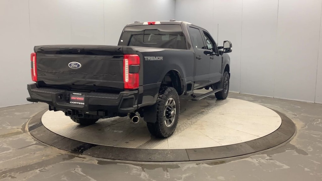 2024 Ford F-250 Lariat Tremor photo 4