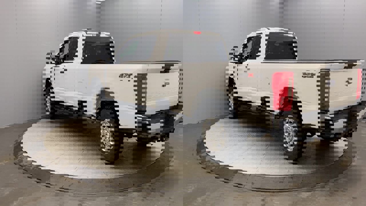2025 Ford F-250 XLT photo 3