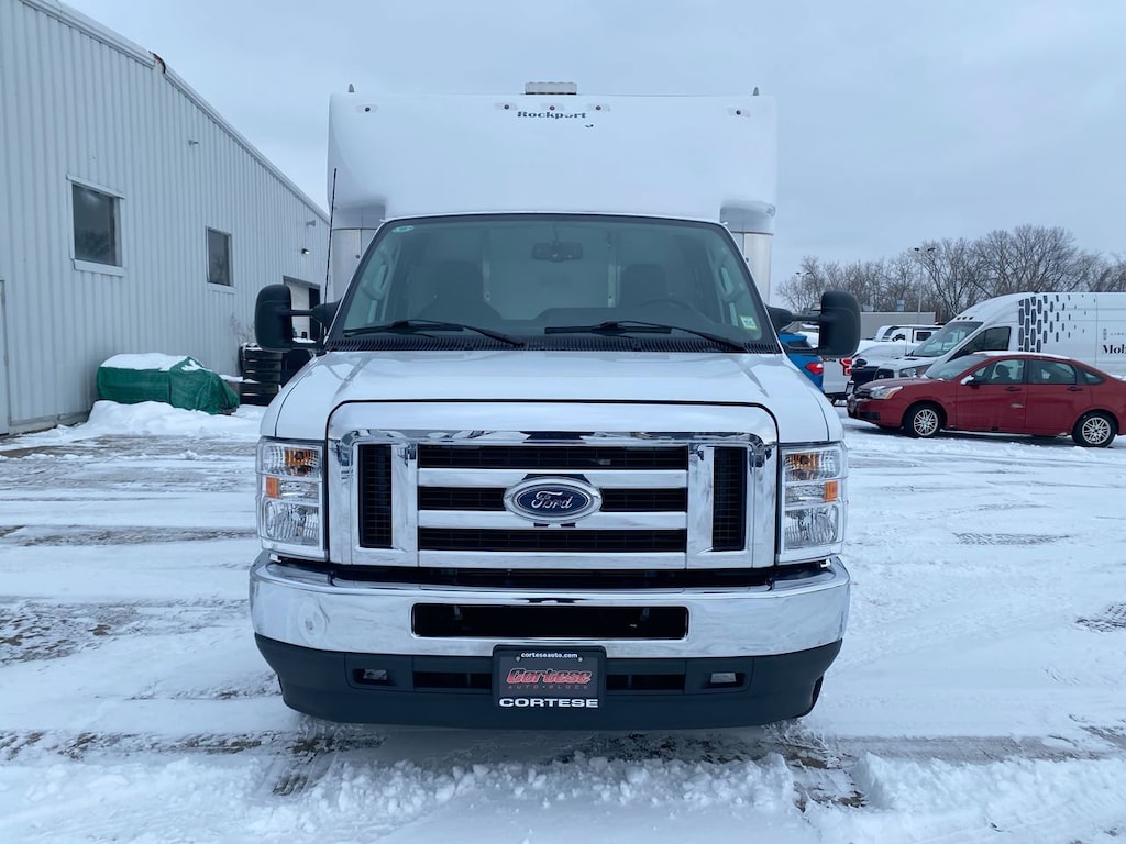 2025 Ford E-450 photo 3