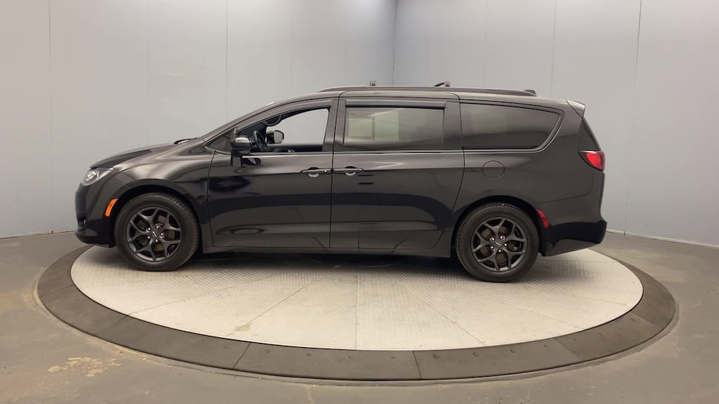 Used 2019 Chrysler Pacifica Touring L Van Passenger Van
