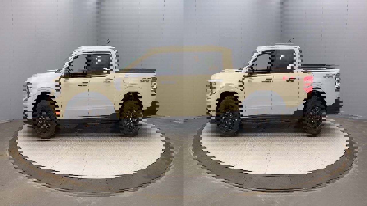 2025 Ford Maverick XLT photo 2