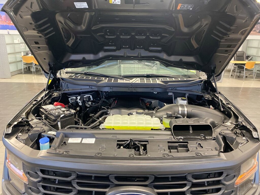 2025 Ford F-150 XL photo 2