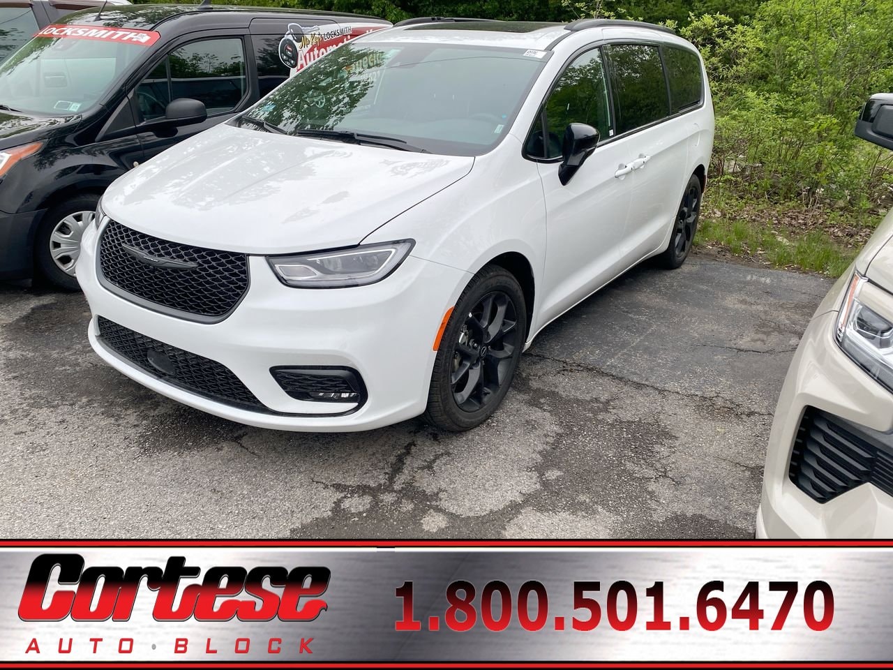 2025 Chrysler Pacifica Limited's photo