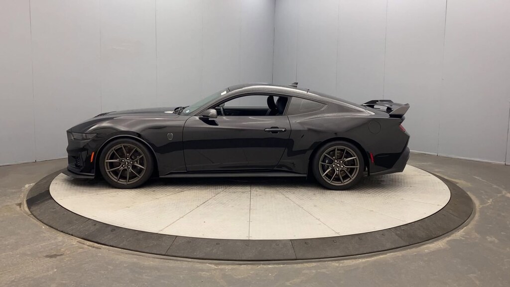 2025 Ford Mustang Dark Horse photo 2