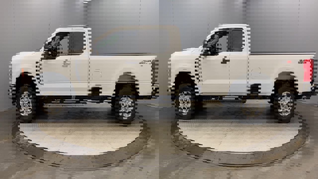 2025 Ford F-250 XLT photo 2