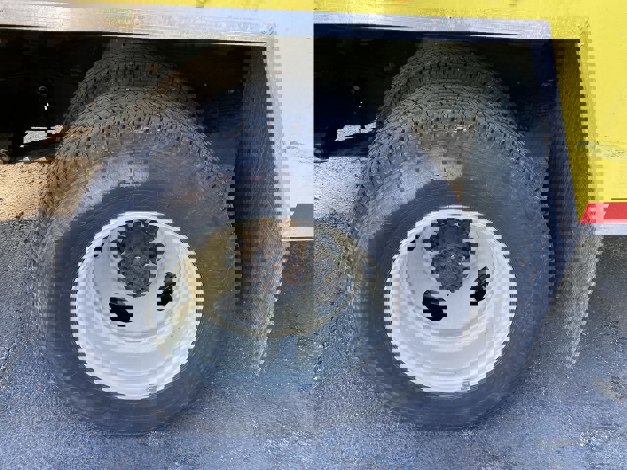 2023 Ford E-350 photo 2