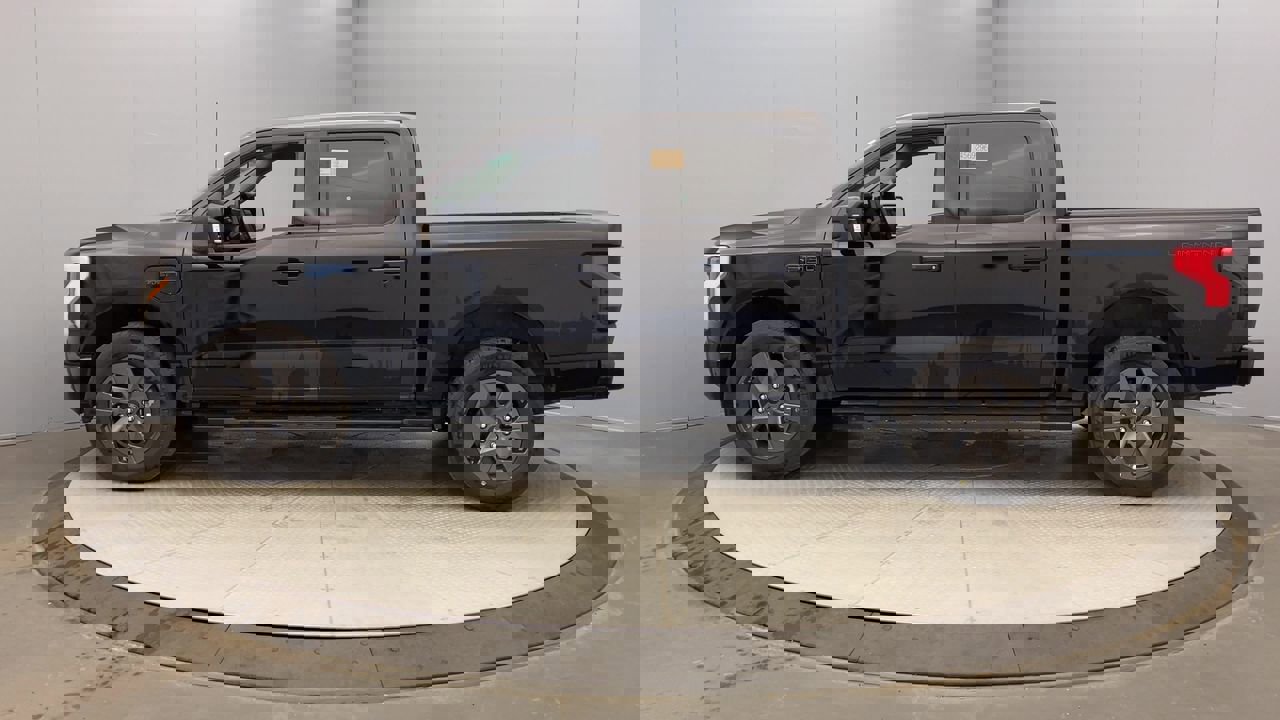 2025 Ford F-150 Lightning photo 2